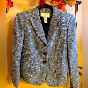 Black blue and white blazer size 4p.